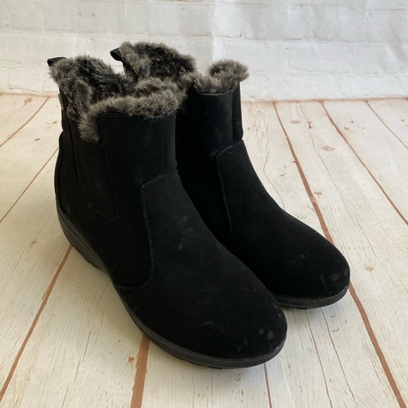 Khombu Comfort Black Faux Fur-Lined Aura Waterproof Rubber Soled Wedge Boots - Picture 1 of 10